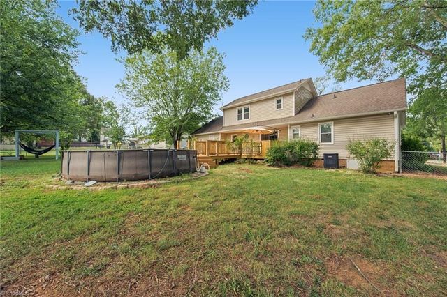 2299 Winterberry Drive, Winston-salem, NC 27106