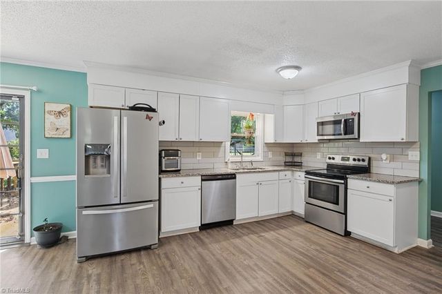 2299 Winterberry Drive, Winston-salem, NC 27106
