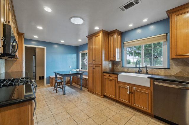 10730 17th Avenue, Lemoore, CA 93245