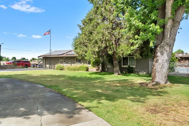 10730 17th Avenue, Lemoore, CA 93245