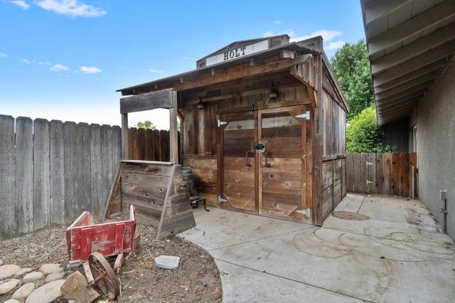 10730 17th Avenue, Lemoore, CA 93245