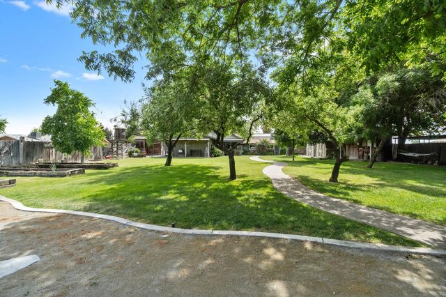 10730 17th Avenue, Lemoore, CA 93245