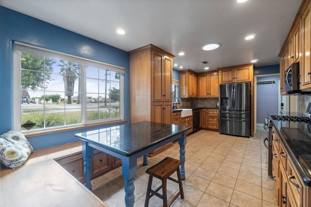 10730 17th Avenue, Lemoore, CA 93245