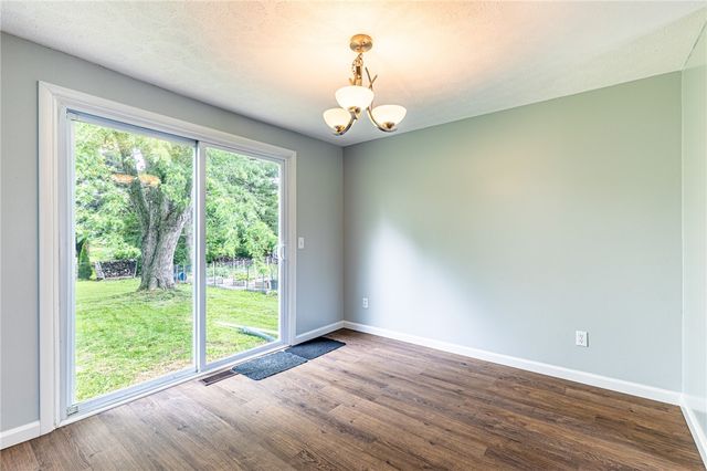 32 Coachlight Circle, Farmington, NY 14425