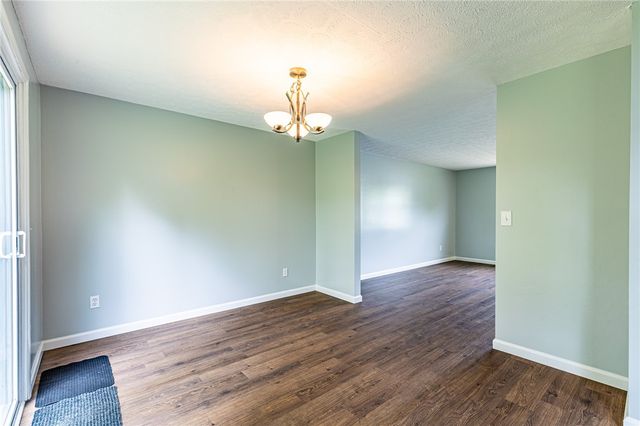 32 Coachlight Circle, Farmington, NY 14425