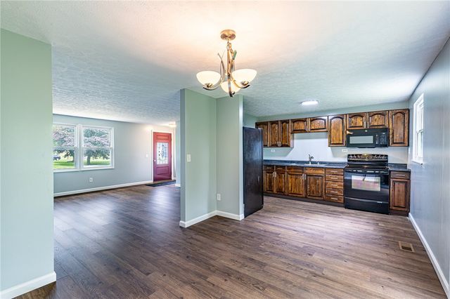 32 Coachlight Circle, Farmington, NY 14425