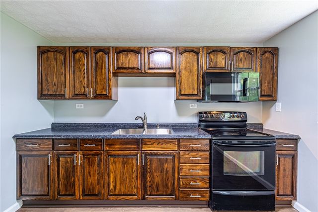 32 Coachlight Circle, Farmington, NY 14425