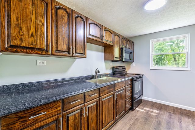32 Coachlight Circle, Farmington, NY 14425