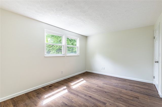 32 Coachlight Circle, Farmington, NY 14425