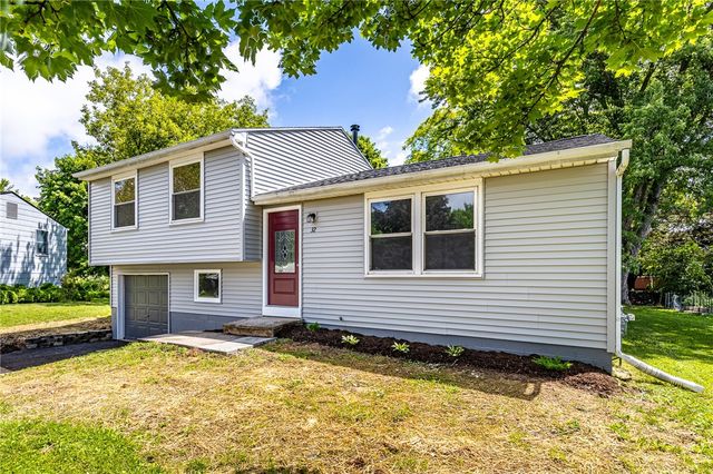 32 Coachlight Circle, Farmington, NY 14425