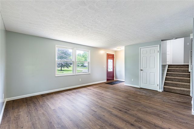 32 Coachlight Circle, Farmington, NY 14425