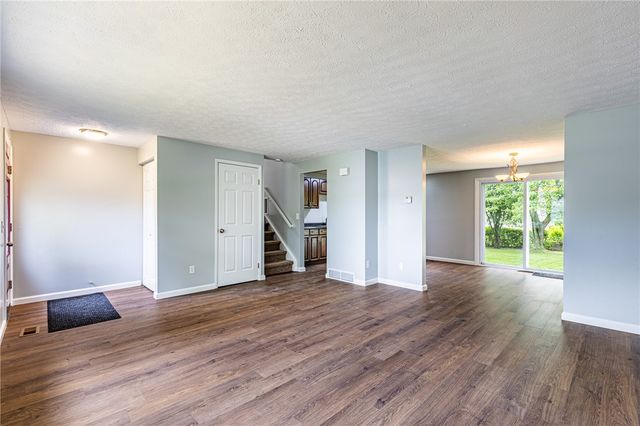 32 Coachlight Circle, Farmington, NY 14425