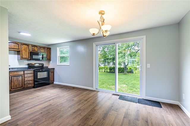 32 Coachlight Circle, Farmington, NY 14425