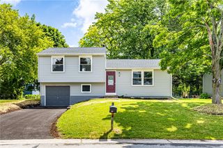 32 Coachlight Circle, Farmington, NY 14425