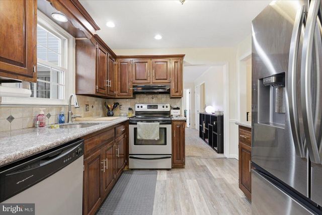 3547 HECKTOWN RD, Bethlehem, PA 18020