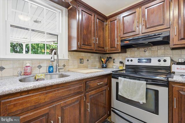3547 HECKTOWN RD, Bethlehem, PA 18020