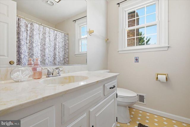 3547 HECKTOWN RD, Bethlehem, PA 18020