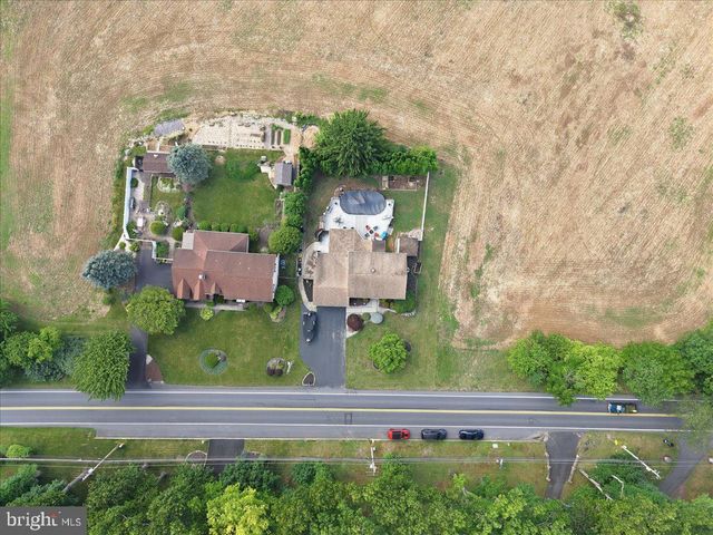 3547 HECKTOWN RD, Bethlehem, PA 18020