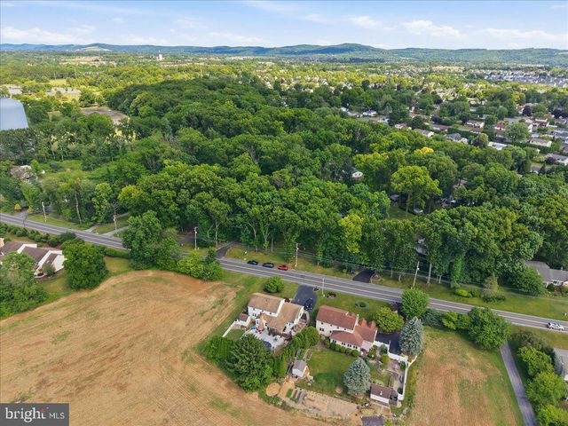 3547 HECKTOWN RD, Bethlehem, PA 18020