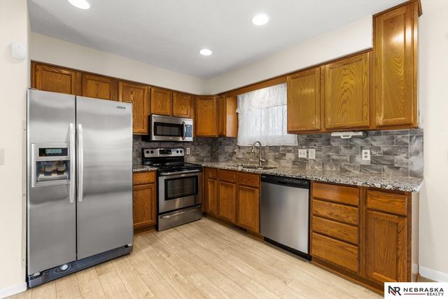 13524 Valley Street, Omaha, NE 68144