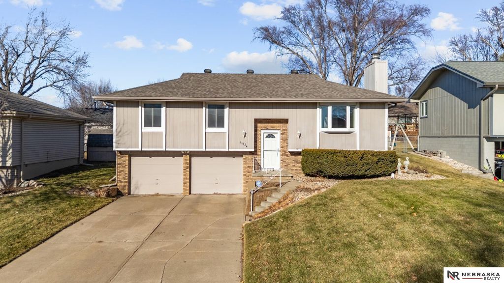 13524 Valley Street, Omaha, NE 68144