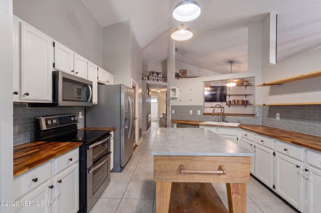 414 SHAMROCK S, Jacksonville, FL 32218