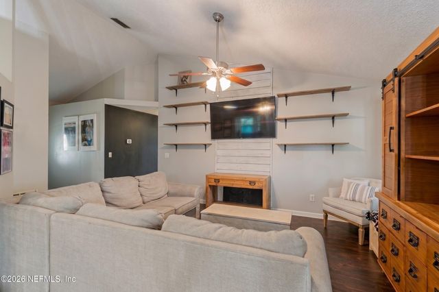 414 SHAMROCK S, Jacksonville, FL 32218