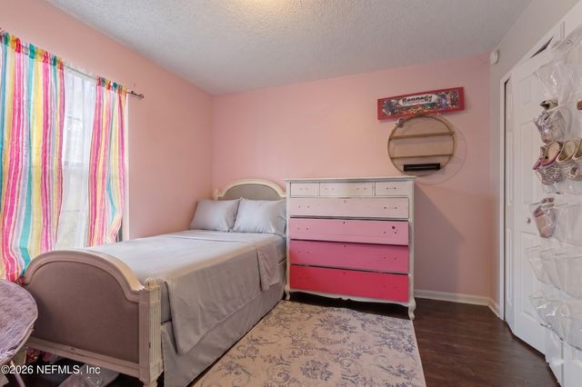 414 SHAMROCK S, Jacksonville, FL 32218