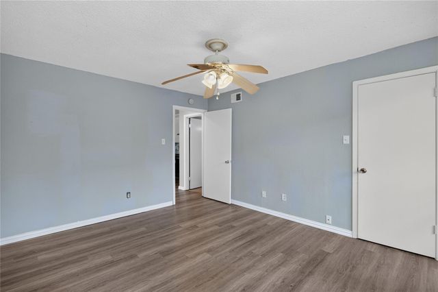 2277 S Kirkwood Road 910, Houston, TX 77077