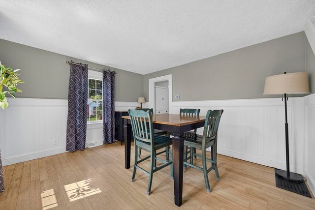 37 Acorn St, Middleboro, MA 02346