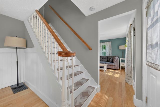 37 Acorn St, Middleboro, MA 02346