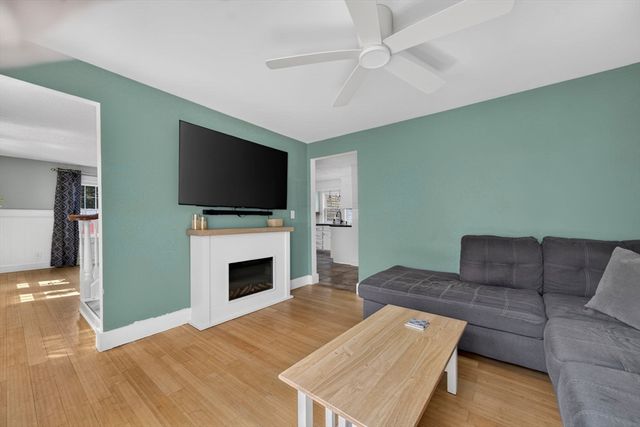 37 Acorn St, Middleboro, MA 02346
