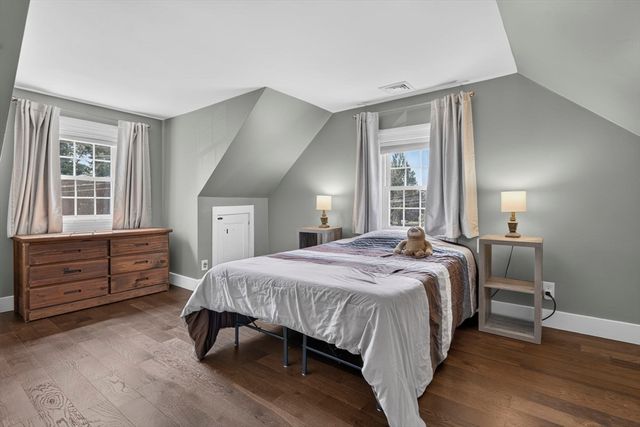 37 Acorn St, Middleboro, MA 02346