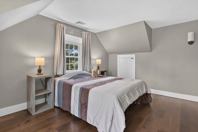 37 Acorn St, Middleboro, MA 02346