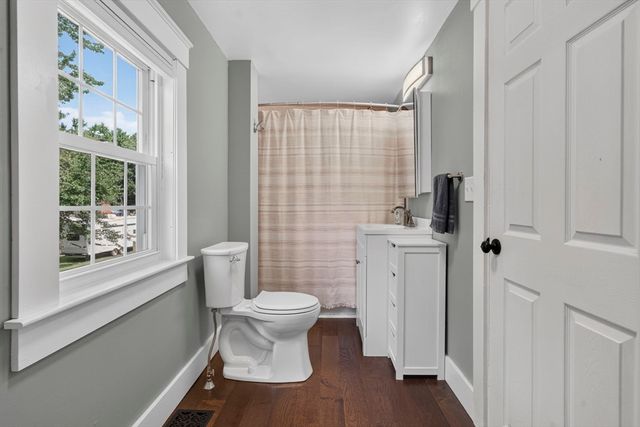 37 Acorn St, Middleboro, MA 02346