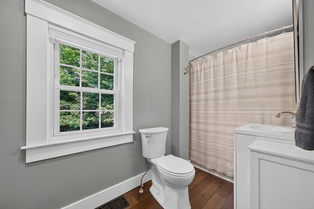 37 Acorn St, Middleboro, MA 02346
