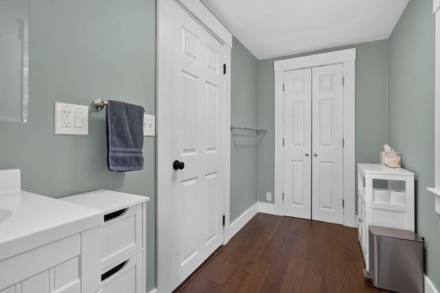 37 Acorn St, Middleboro, MA 02346