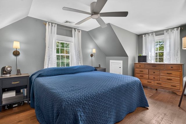 37 Acorn St, Middleboro, MA 02346