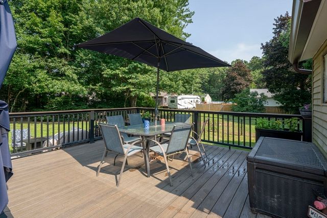 37 Acorn St, Middleboro, MA 02346