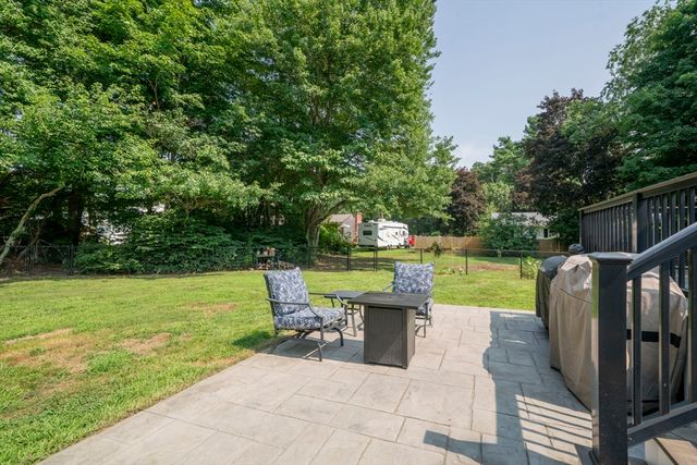 37 Acorn St, Middleboro, MA 02346