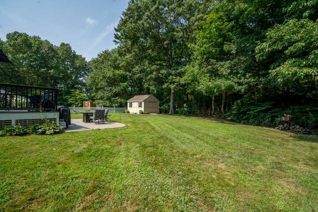 37 Acorn St, Middleboro, MA 02346