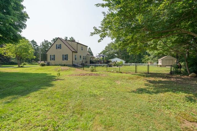 37 Acorn St, Middleboro, MA 02346