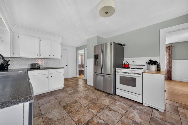 37 Acorn St, Middleboro, MA 02346