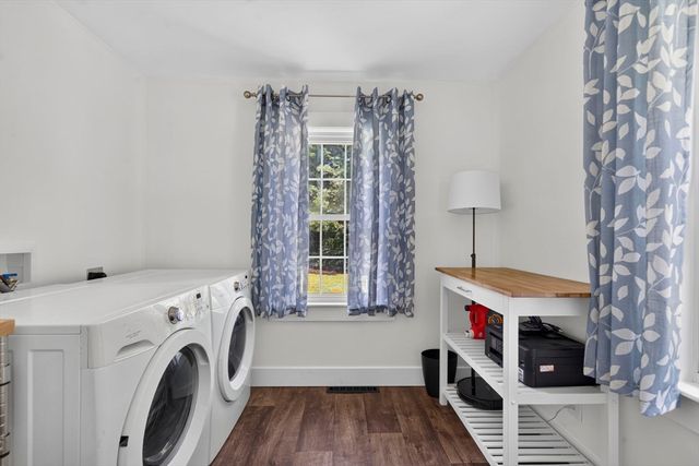 37 Acorn St, Middleboro, MA 02346