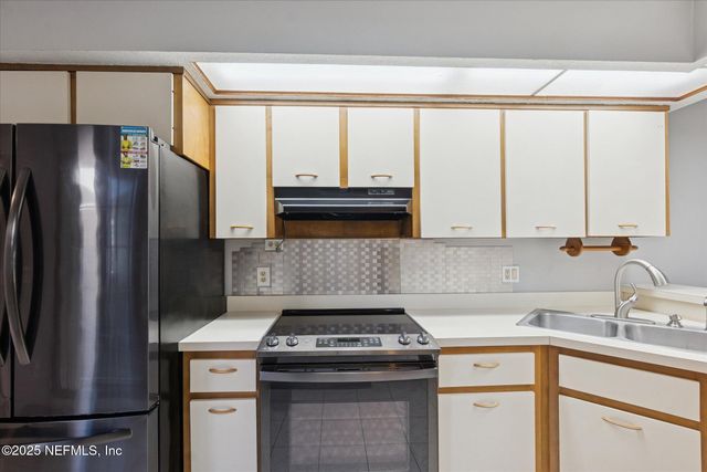 1134 FROMAGE Circle W, Jacksonville, FL 32225