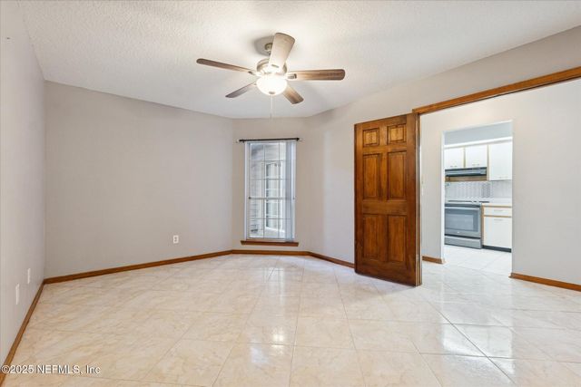 1134 FROMAGE Circle W, Jacksonville, FL 32225