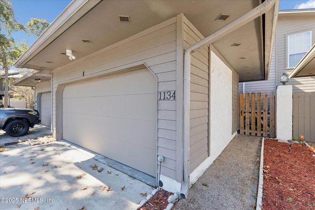 1134 FROMAGE Circle W, Jacksonville, FL 32225