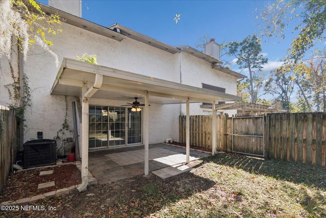 1134 FROMAGE Circle W, Jacksonville, FL 32225