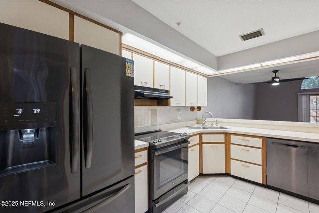 1134 FROMAGE Circle W, Jacksonville, FL 32225