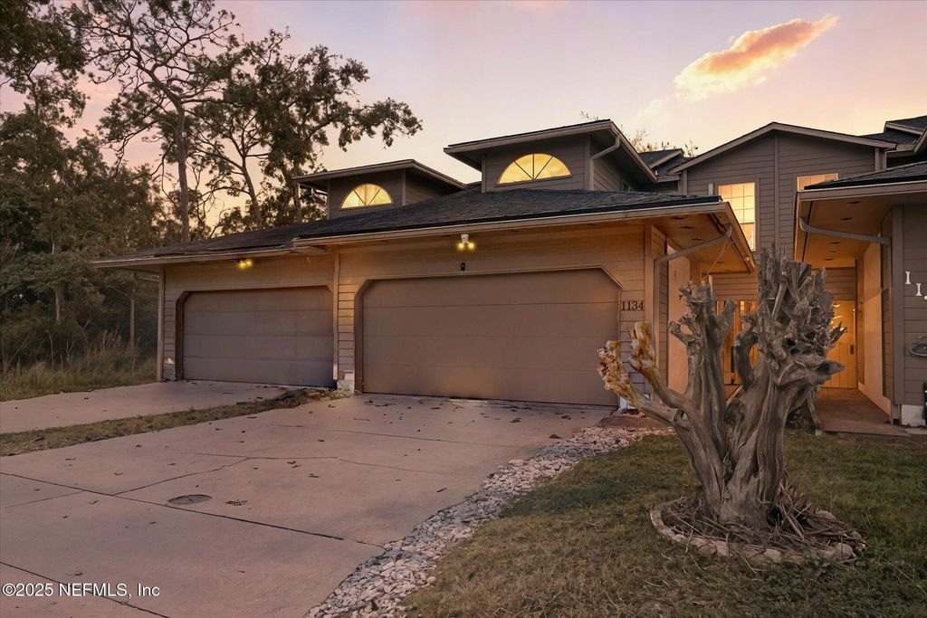 1134 FROMAGE Circle W, Jacksonville, FL 32225